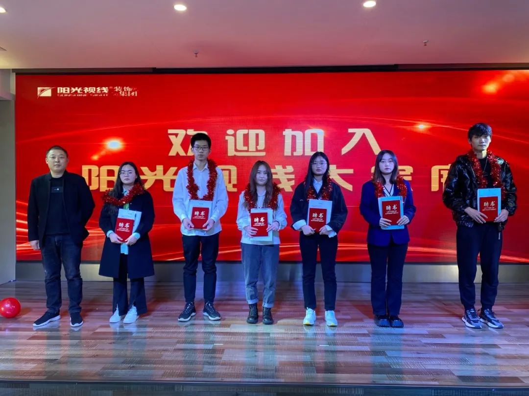 眼鏡店裝修公告，陽光視線，眼鏡展柜