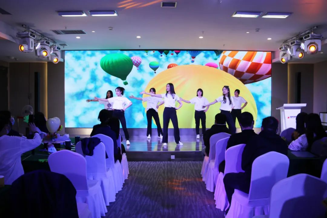 眼鏡店裝修公司，陽光視線，眼鏡展柜