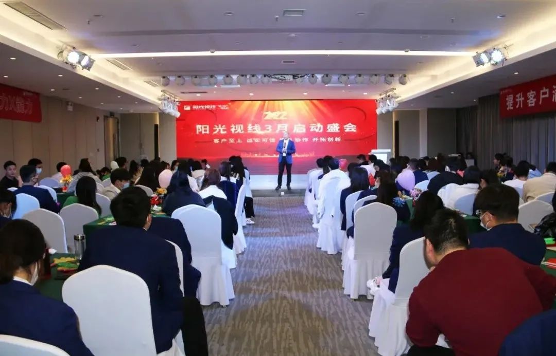 眼鏡店裝修公司，陽光視線，眼鏡展柜